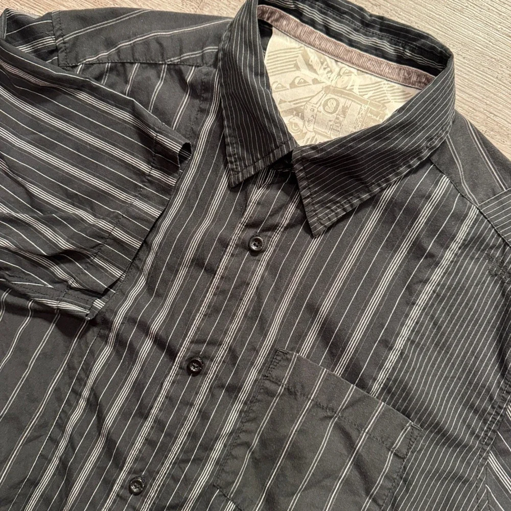 Vintage Quiksilver Shirt Mens Small Black Striped Poly Cotton Casual Skate VTG